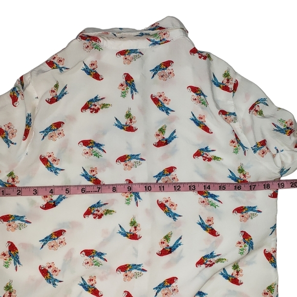 White Parrot Print Blouse Sz L Tie Front Roll-Tab Sleeves Light Novelty *STAIN* - Picture 11 of 12